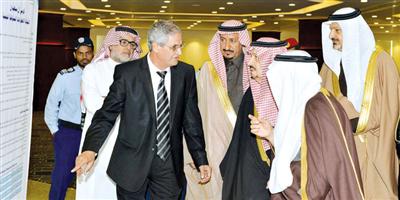 فيصل بن بندر يدعو غرفة الرياض إلى الوقوف مع الجمعية الخيرية لمرضى الفصام 
