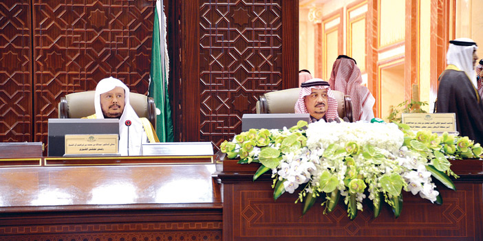  أمير منطقة الرياض ورئيس مجلس الشورى في المنصة الرئيسة للمجلس