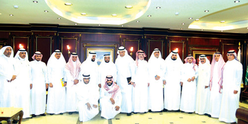  لقطة جماعية لقيادة الجامعة مع لجنة السياحة الوطنية