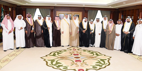  لقطة جماعية مع أعضاء اللجنة