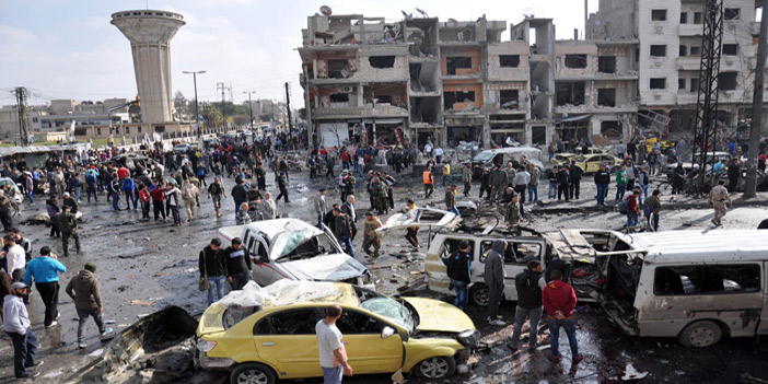  آثار الانفجارات التي هزت حي الزهراء في مدينة حمص