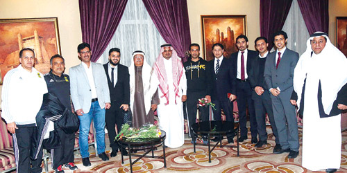  لقطة تجمع القنصل السعودي وأعضاء السفارة مع بعثة الاتحاد