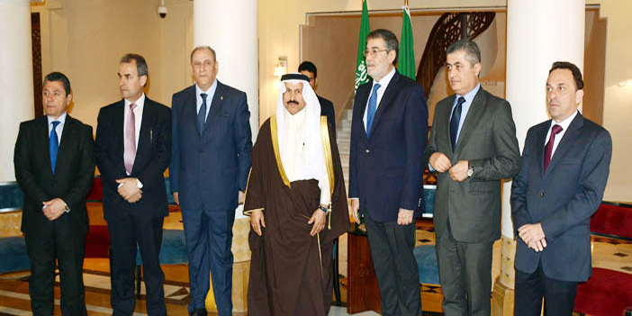  سفير المملكة لدى بيروت يستقبل مسؤولين لبنانيين عبروا عن تضامنهم مع المملكة