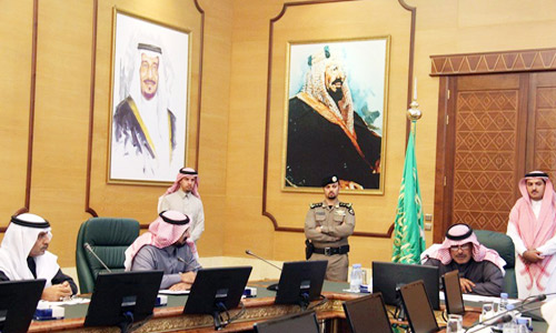  الأمير مشاري يناقش احتياجات تطوير مطار الباحة