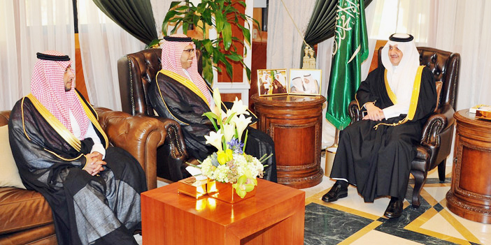  الأمير سعود بن نايف خلال استقبال رئيس الهيئة