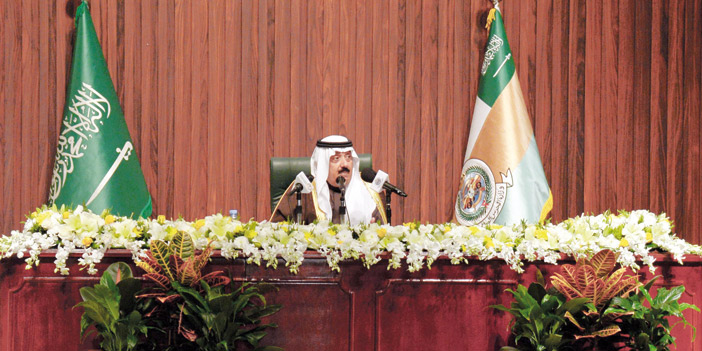  الأمير متعب بن عبدالله أثناء لقائه رؤساء وأعضاء لجان مهرجان الجنادرية
