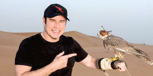  جون ترافولتا زار صحراء دبي في وقت سابق