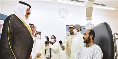 الأمير متعب بن عبدالله يزور مصابي قوات الحرس الوطني بالحد الجنوبي 