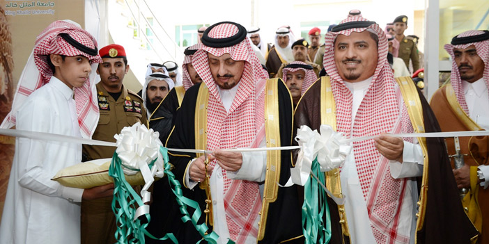  الأمير فيصل بن خالد يقص الشريط الافتتاحي