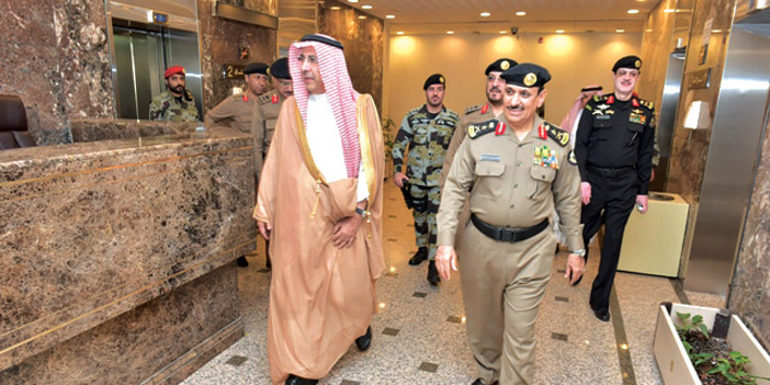  أمين مدينة الرياض خلال زيارته مقر الأمن العام
