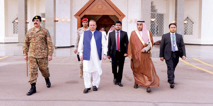 رئيس وزراء باكستان يغادر المدينة المنورة 