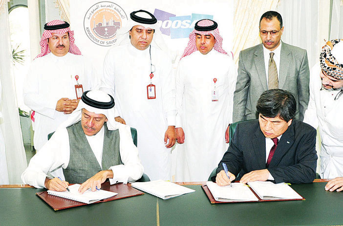  توقيع عقد إنشاء وتشغيل مصنع شركة دوسان لأنظمة الطاقة العربية بينبع الصناعية