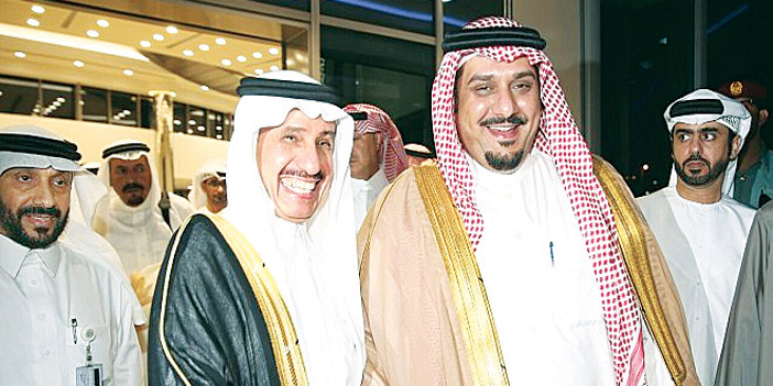  السفير البشر لحظة استقباله الأمير نواف بن سعد وبعثة الهلال