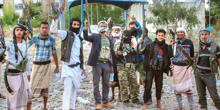  أبطال المقاومة الشعبية بتعز في أحد المواقع غرب المدينة قبل دحر الميليشيات عنها