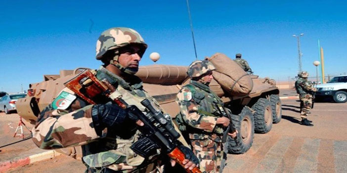 الجيش الجزائري يحبط هجوماً إرهابياً على قاعدة نفطية جنوب البلاد  