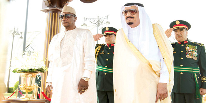  خادم الحرمين يبحث المستجدات الإقليمية والعلاقات الثنائية مع فخامة رئيس غينيا