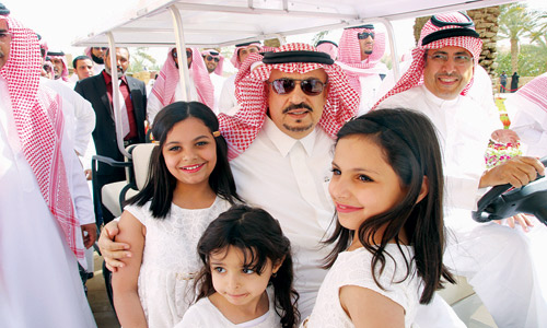  أمير منطقة الرياض وأبوة حانية