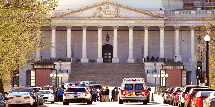  شرطة الكابيتول تطوق مبنى الكونجرس بعد حادثة إطلاق النار