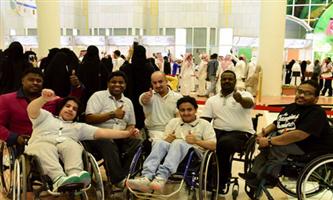 105 من ذوي الإعاقات استفادوا من مبادرة (المرشد المتجول) 