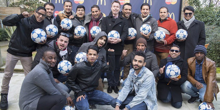  صورة جماعية لعشاق كرة القدم