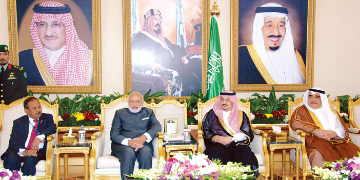  أمير منطقة الرياض في مقدمة مستقبلي رئيس الوزراء الهندي