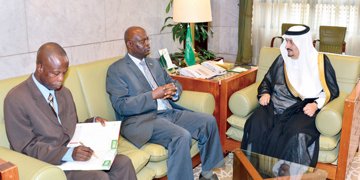 أمير منطقة الرياض يستقبل سفير جمهورية بوروندي لدى المملكة 