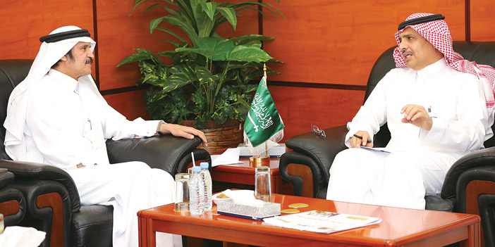  رئيس التحرير مع نائب رئيس الهيئة العامة للسياحة والتراث الوطني للتسويق