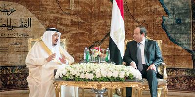 خادم الحرمين الشريفين يبحث مع الرئيس المصري العلاقات الأخوية والموضوعات ذات الاهتمام المشترك 