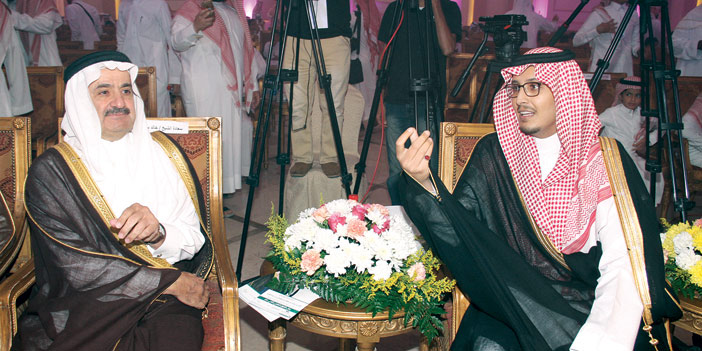   الأمير أحمد بن فهد وحديث مع الشيخ خالد آل إبراهيم عن الجمعية