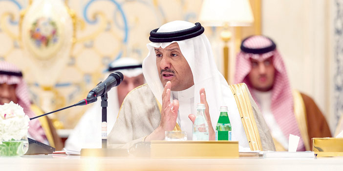   الأمير سلطان بن سلمان خلال الجلسة
