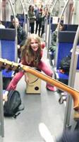 ألمانيتان تغزوان «فيس بوك» بأغنية «مرتجلة» في قطار  