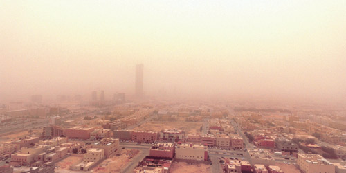  سماء شمال العاصمة الرياض كما بدت مع موجات الغبار والأتربة