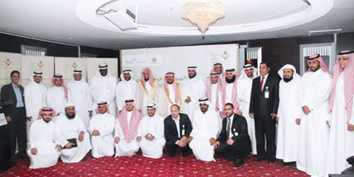   لقطة جماعية للمشاركين بالملتقى