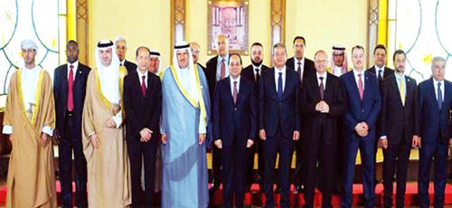  عبدالفتاح السيسي في لقطة جماعية مع وزراء الرياضة العرب