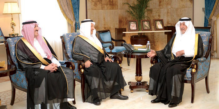  الأمير خالد الفيصل يستقبل محافظ هيئة الاتصالات