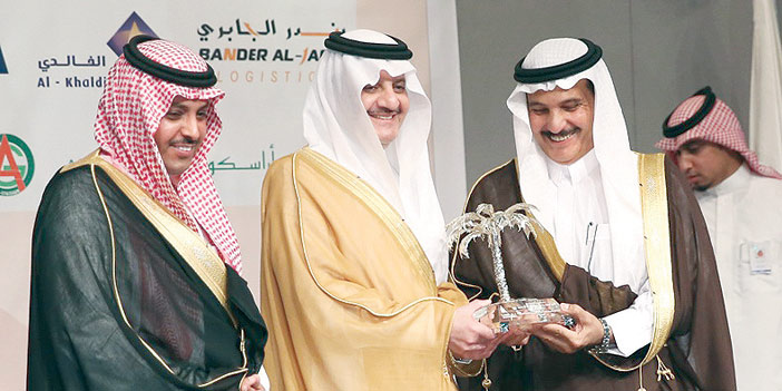  تكريم الأمير سعود بن نايف خلال الفعالية أمس