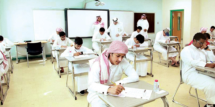   الطلاب أثناء تأدية الاختبارات
