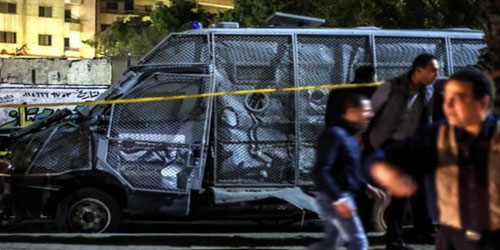 إصابة 5 أفراد شرطة و3 سجناء في انقلاب سيارة بقنا 