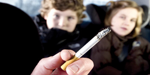  لا يكفي أن نقول للمراهق «لا تدخن» بينما يحمل الوالد أو الوالدة علبة سجائر