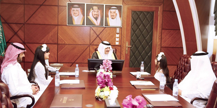  لقطتان من استقبال الأمير سعود بن نايف الطفلتين أريام وحصة