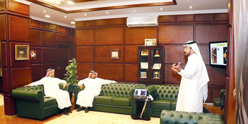 الأمير عبدالله بن خالد يستقبل مدير تعليم منطقة حائل والمشرف على استراتيجية تعليم المنطقة 
