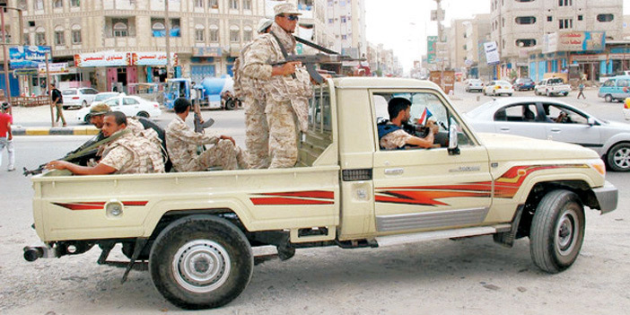 مجموعة من الأمن اليمني مرتكزة في مدينة المنصورة