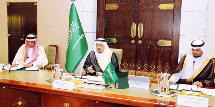  الأمير فيصل بن بندر خلال ترؤسه مجلس التنمية السياحية بمنطقة الرياض في دورته الخامسة