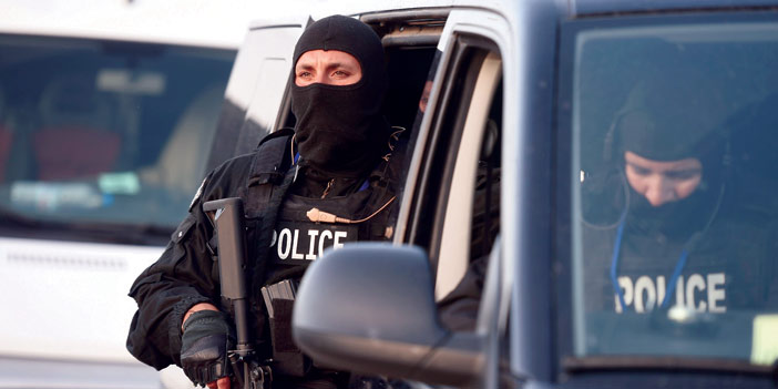   قوات الأمن التونسية خلال مداهمتها خلية إرهابية