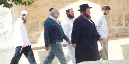   مستوطنون يقتحمون مواقع دينية في فلسطين