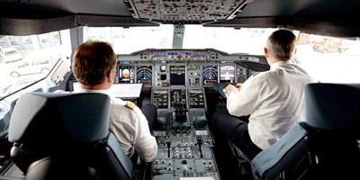 كيف تؤثِّر العوامل البشرية في اختيار الطيارين؟ 