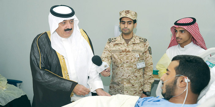  الأمير متعب بن عبدالله يطمئن على صحة المصابين