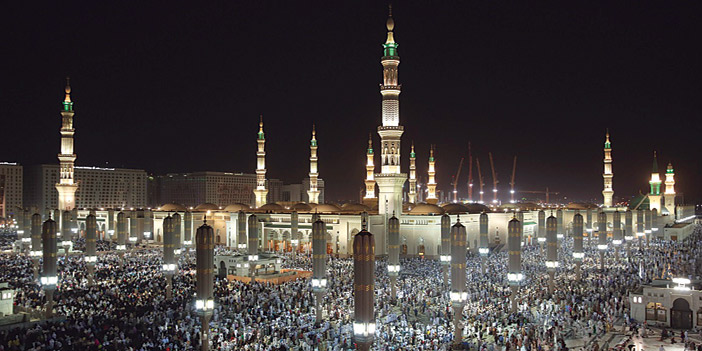  المسجد النبوي ليلاً