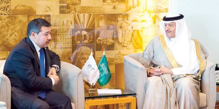  الأمير سلطان بن سلمان خلال استقباله سفير كازاخستان