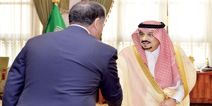  أمير الرياض خلال استقباله رؤساء المجموعات الدبلوماسية المعتمدين لدى المملكة